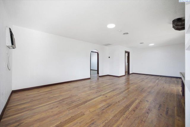 106 Casey Avenue, Richland, WA 99352