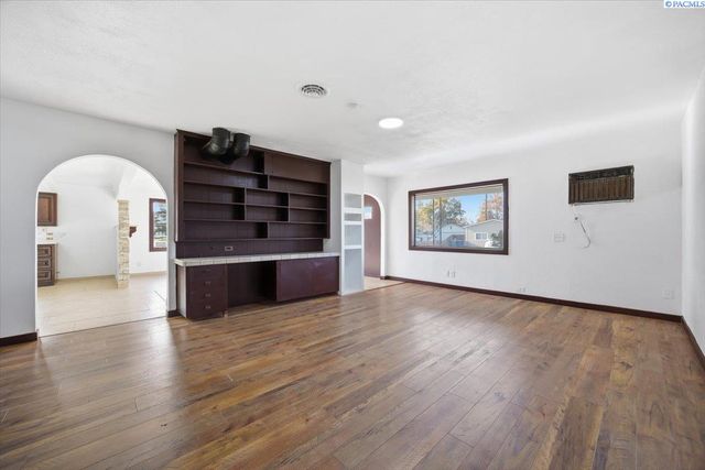 106 Casey Avenue, Richland, WA 99352