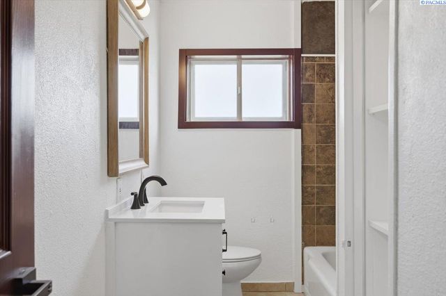 106 Casey Avenue, Richland, WA 99352