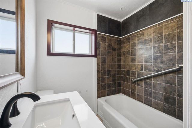 106 Casey Avenue, Richland, WA 99352