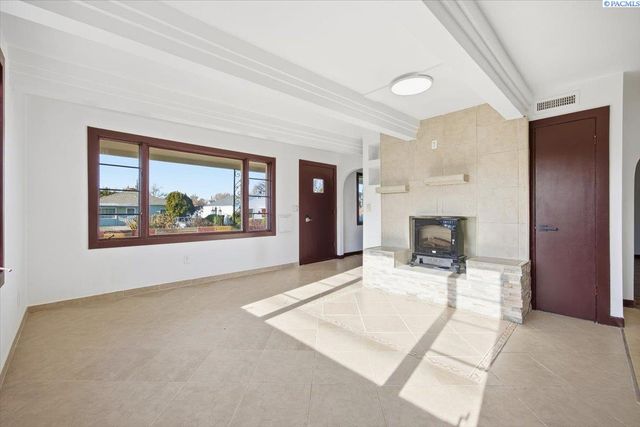 106 Casey Avenue, Richland, WA 99352