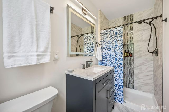 4 Andrew Place, East Brunswick, NJ 08816