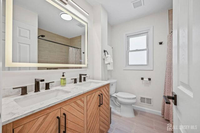4 Andrew Place, East Brunswick, NJ 08816