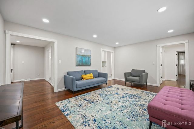 4 Andrew Place, East Brunswick, NJ 08816