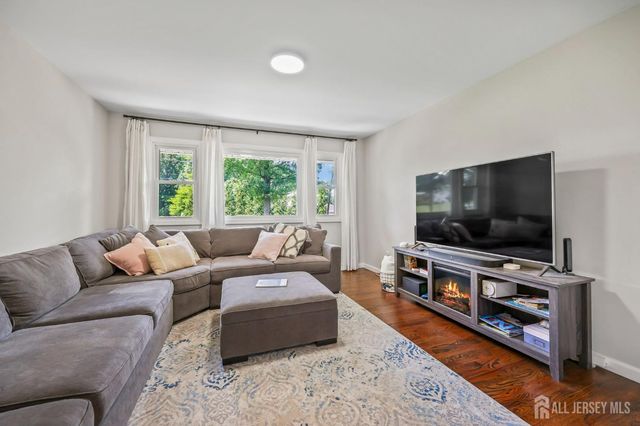 4 Andrew Place, East Brunswick, NJ 08816