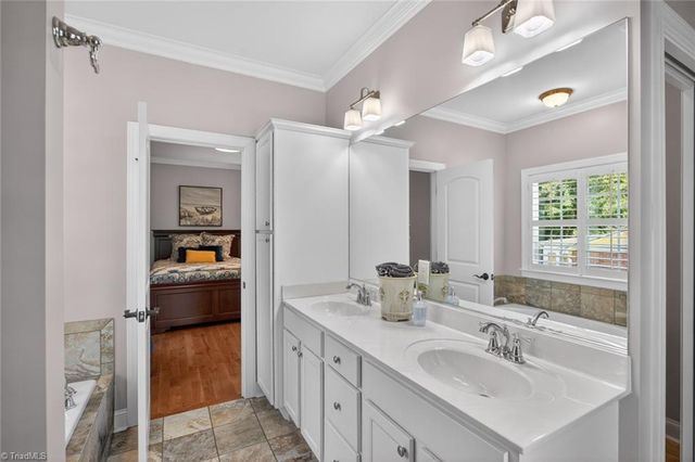 6975 Kenbridge Drive, Clemmons, NC 27012