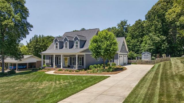 6975 Kenbridge Drive, Clemmons, NC 27012