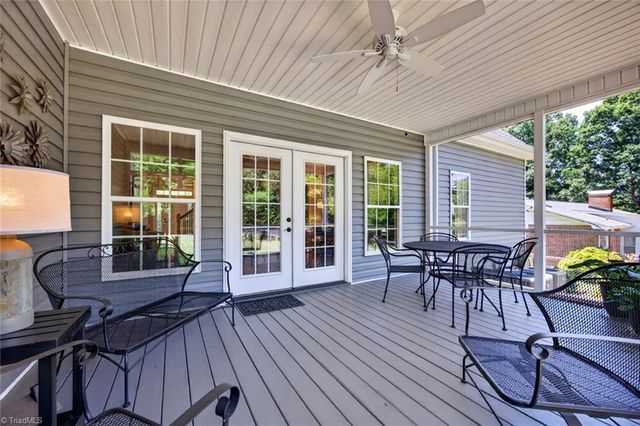 6975 Kenbridge Drive, Clemmons, NC 27012