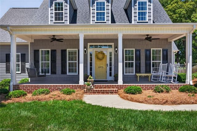 6975 Kenbridge Drive, Clemmons, NC 27012