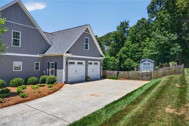 6975 Kenbridge Drive, Clemmons, NC 27012