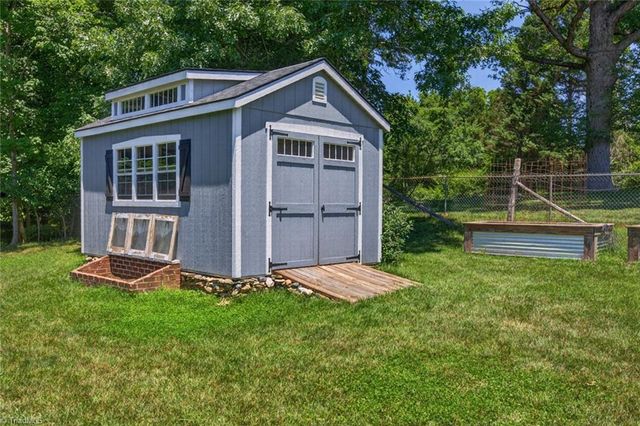 6975 Kenbridge Drive, Clemmons, NC 27012