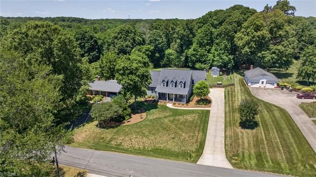 6975 Kenbridge Drive, Clemmons, NC 27012