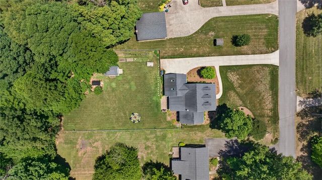 6975 Kenbridge Drive, Clemmons, NC 27012