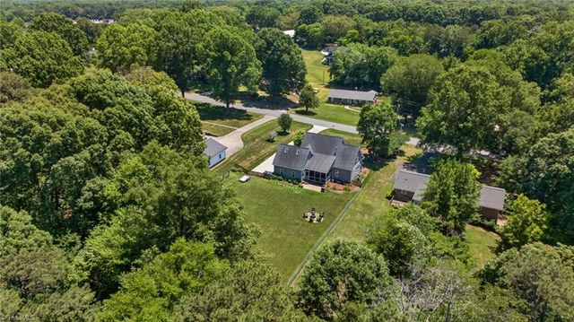 6975 Kenbridge Drive, Clemmons, NC 27012