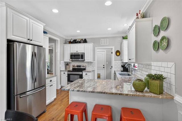 6975 Kenbridge Drive, Clemmons, NC 27012