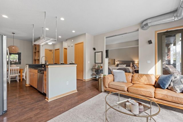 3640 Wooddale Avenue S 102, Saint Louis Park, MN 55416