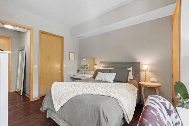 3640 Wooddale Avenue S 102, Saint Louis Park, MN 55416