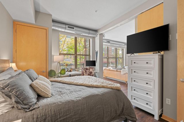 3640 Wooddale Avenue S 102, Saint Louis Park, MN 55416