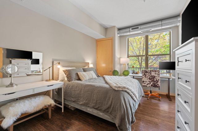 3640 Wooddale Avenue S 102, Saint Louis Park, MN 55416