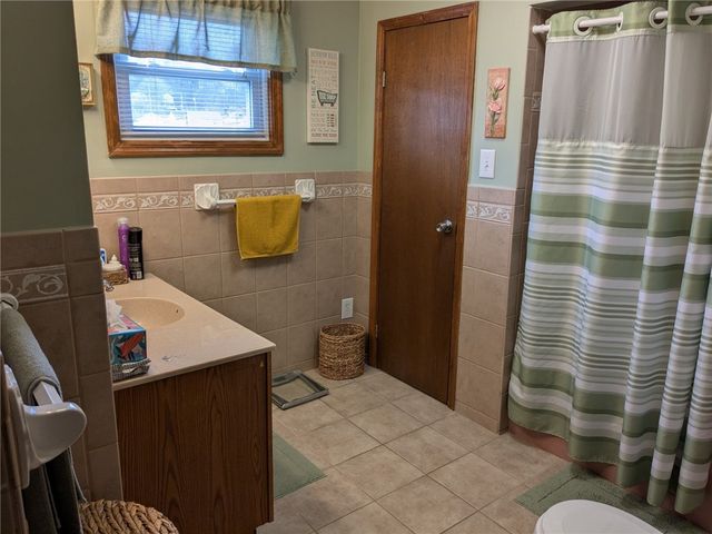 2525 7Th Ave, Beaver Falls, PA 15010