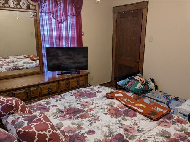 2525 7Th Ave, Beaver Falls, PA 15010