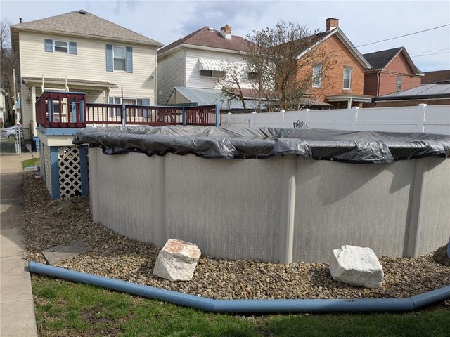 2525 7Th Ave, Beaver Falls, PA 15010