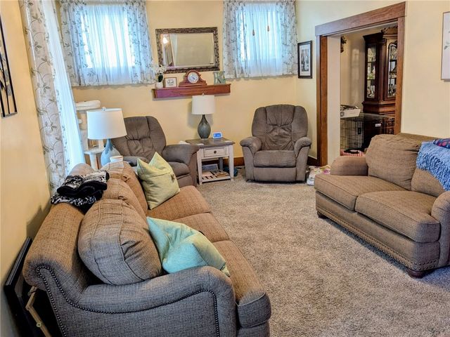 2525 7Th Ave, Beaver Falls, PA 15010