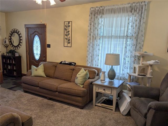 2525 7Th Ave, Beaver Falls, PA 15010