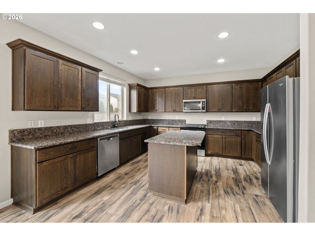 15642 Se BOLLAM Dr, Clackamas, OR 97015