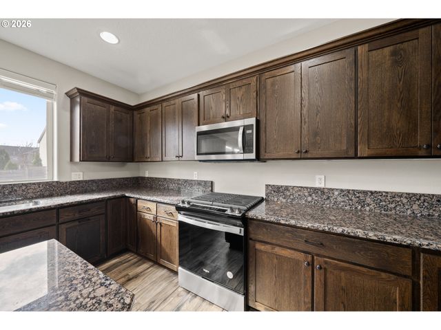 15642 Se BOLLAM Dr, Clackamas, OR 97015