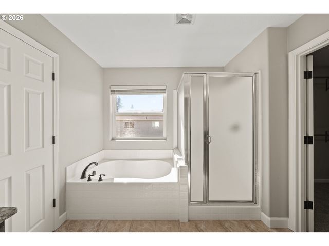 15642 Se BOLLAM Dr, Clackamas, OR 97015