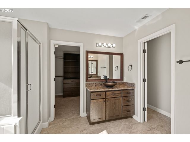 15642 Se BOLLAM Dr, Clackamas, OR 97015