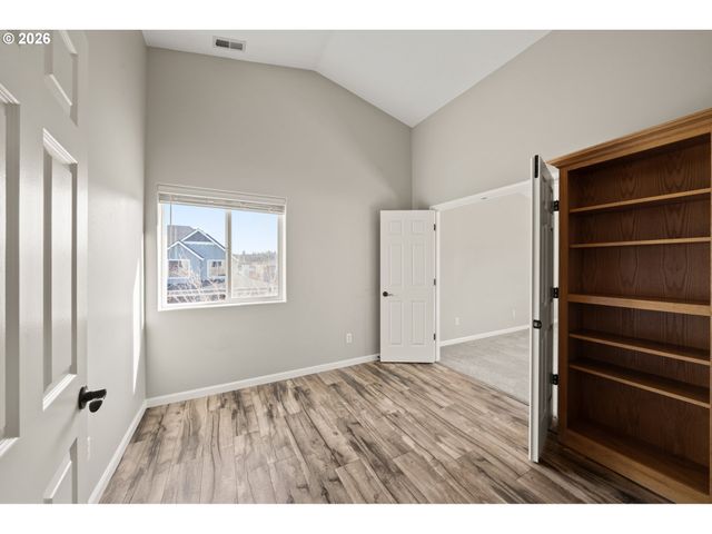 15642 Se BOLLAM Dr, Clackamas, OR 97015