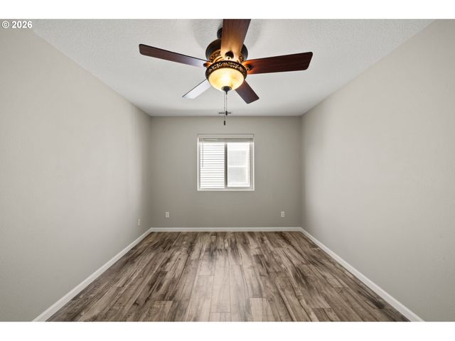 15642 Se BOLLAM Dr, Clackamas, OR 97015