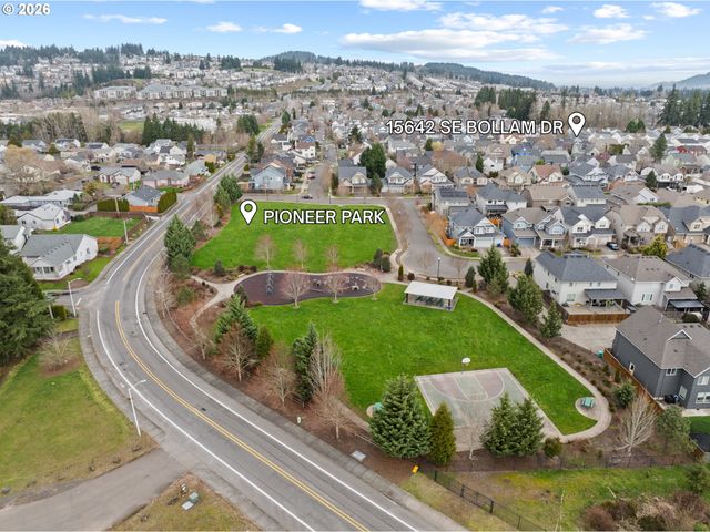 15642 Se BOLLAM Dr, Clackamas, OR 97015