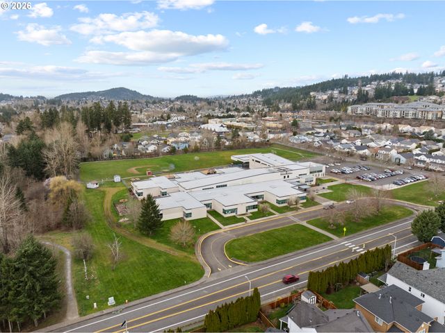 15642 Se BOLLAM Dr, Clackamas, OR 97015