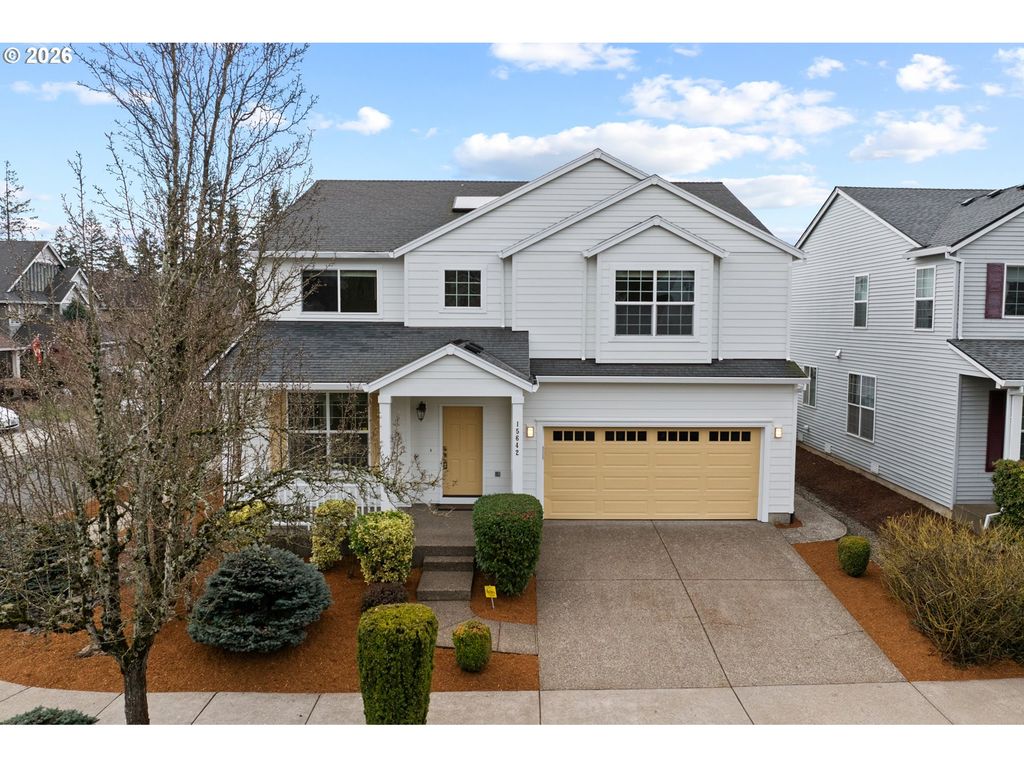 15642 Se BOLLAM Dr, Clackamas, OR 97015