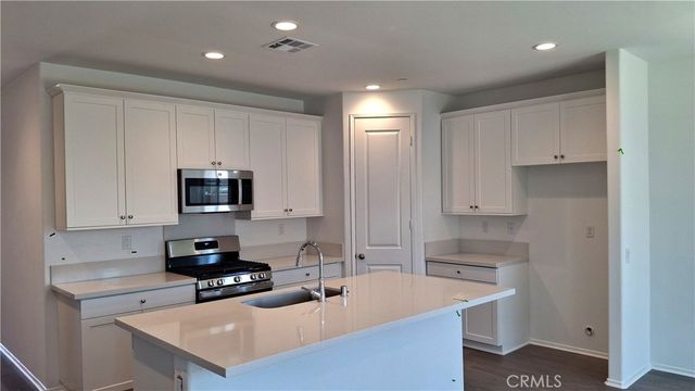 271 Almanac Street, Hemet, CA 92543