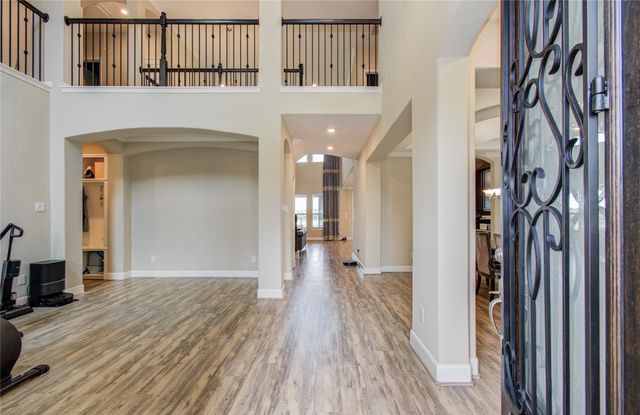 66 Zenith Lane, Sugar Land, TX 77498