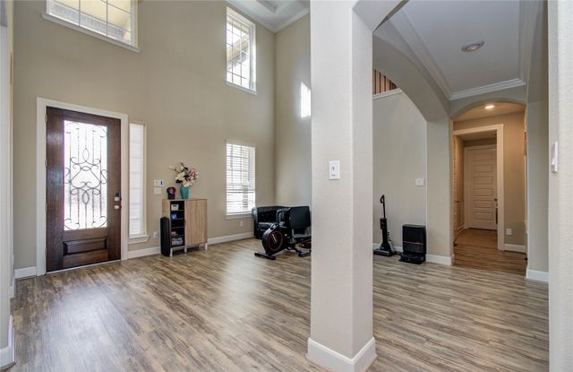 66 Zenith Lane, Sugar Land, TX 77498