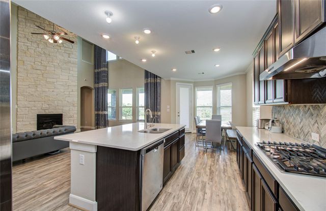 66 Zenith Lane, Sugar Land, TX 77498