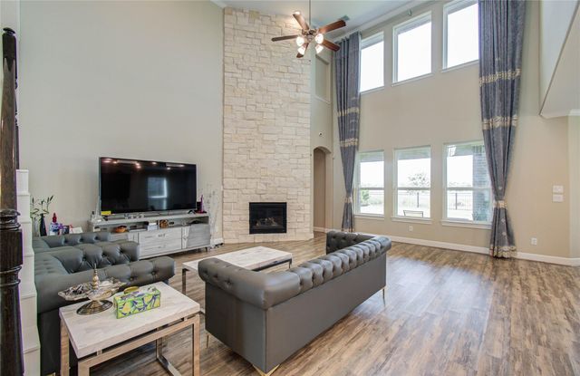 66 Zenith Lane, Sugar Land, TX 77498