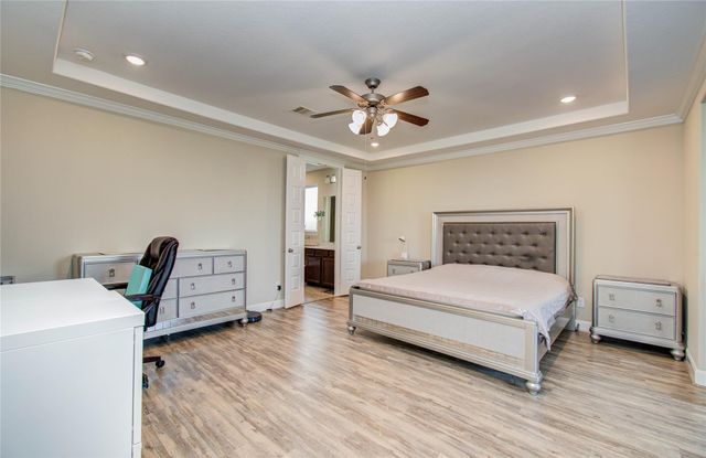 66 Zenith Lane, Sugar Land, TX 77498