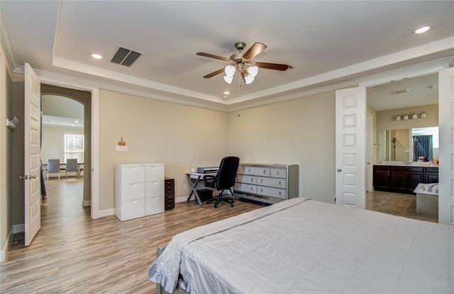 66 Zenith Lane, Sugar Land, TX 77498