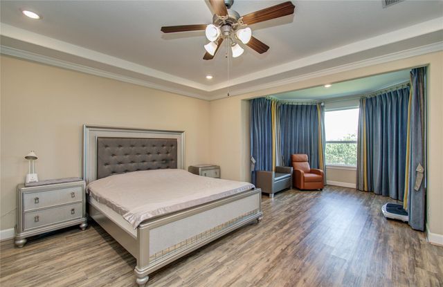 66 Zenith Lane, Sugar Land, TX 77498