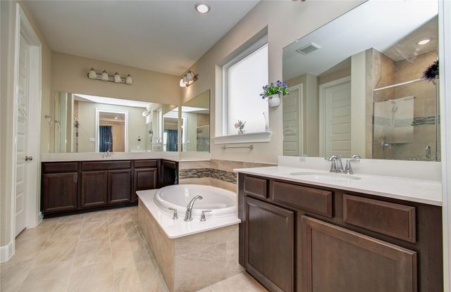 66 Zenith Lane, Sugar Land, TX 77498