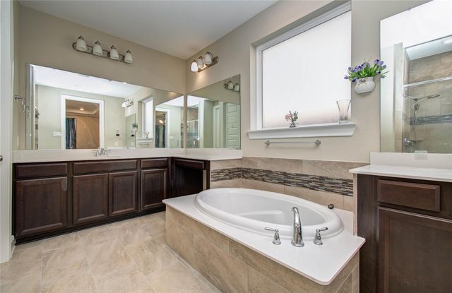 66 Zenith Lane, Sugar Land, TX 77498