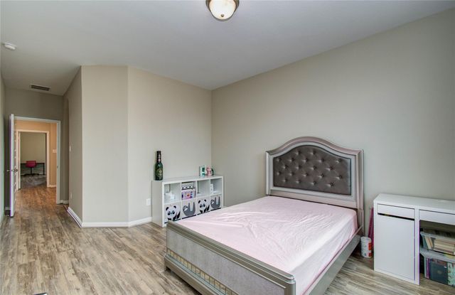 66 Zenith Lane, Sugar Land, TX 77498