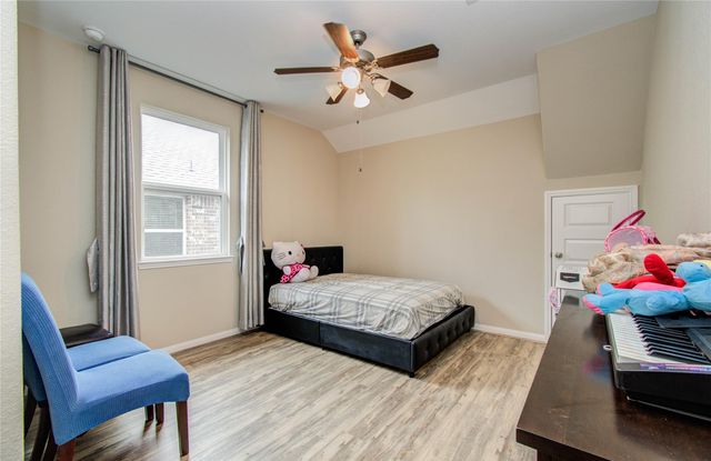 66 Zenith Lane, Sugar Land, TX 77498