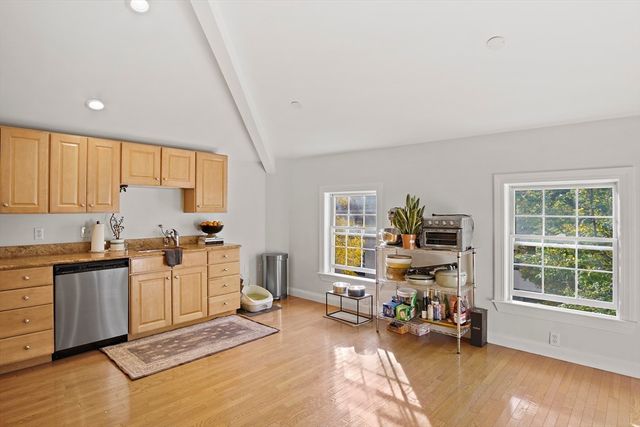 266 Essex St 6, Salem, MA 01970